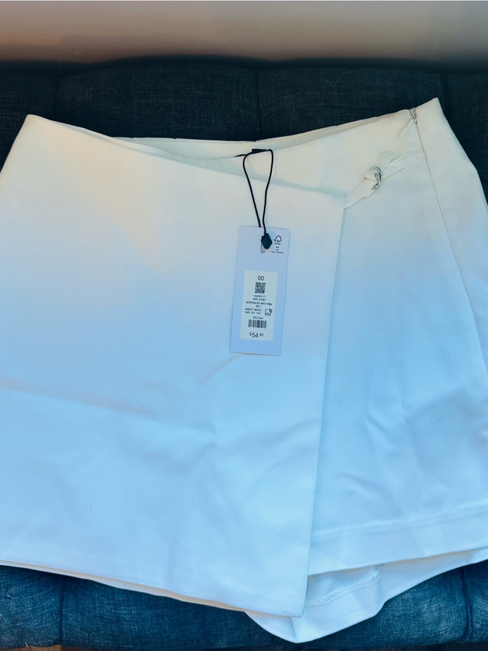 Dynamite bright white asymmetrical skort with mini belt size 00